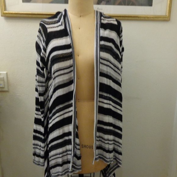 BCBGENERATION Black and White Striped Cardi-Wrap Cardigan - Picture 6 of 8